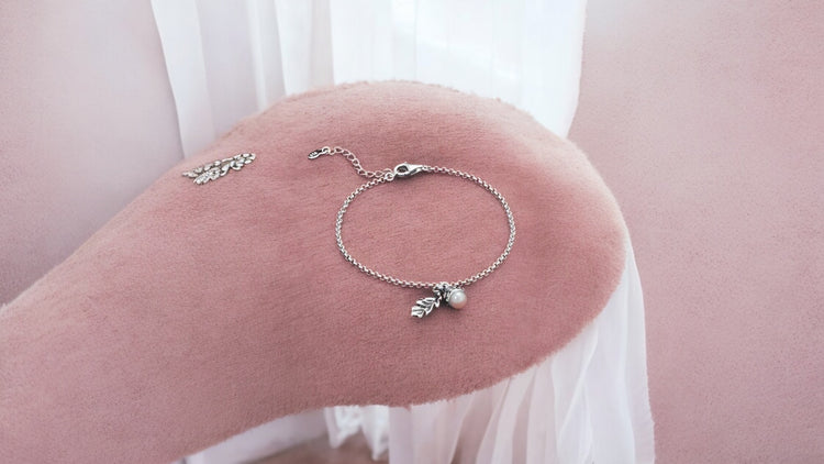 Bracelet: Charm